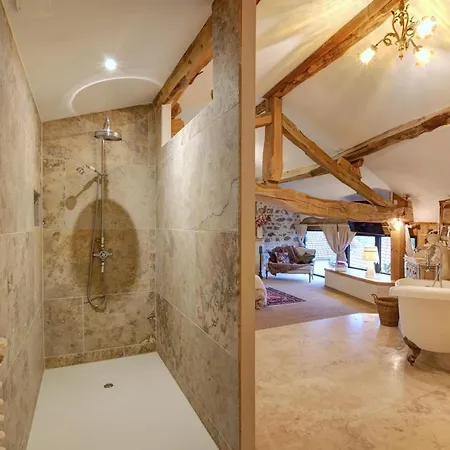 Holiday home De Charme Avec Piscine, Et Sauna, 5 Chambres, Jardin Prive Et Equipements Modernes - Fr-1-496-311 Lure (Loire)